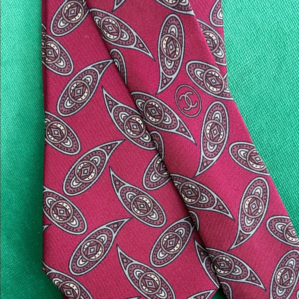 CHANEL Men's Red and Gray Geometric Tie